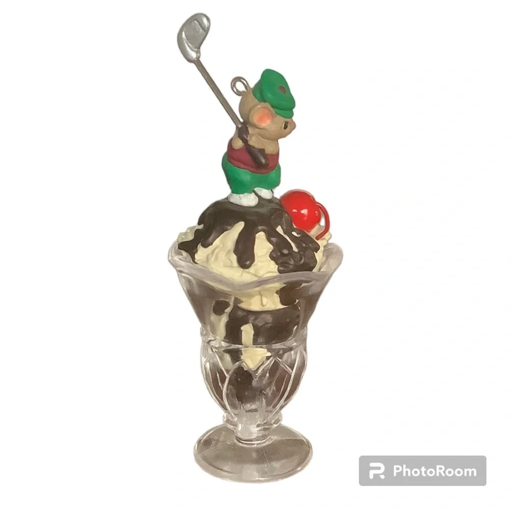 Hallmark sundae golfer
